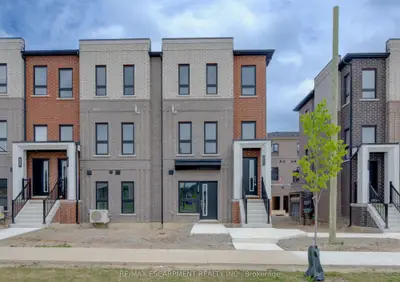 Condo Townhouse in Hamilton