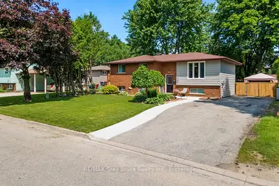 Detached in Owen Sound