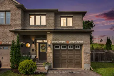 Att/Row/Townhouse in Orleans - Convent Glen and Area