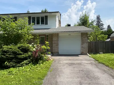 Detached in Beacon Hill North - South and Area