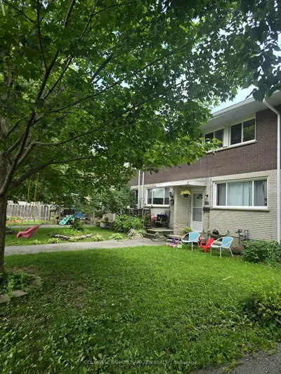 Att/Row/Townhouse in Carlington - Central Park