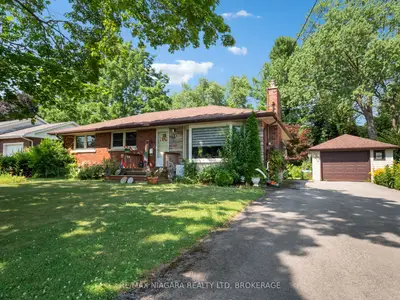 Detached in Pelham