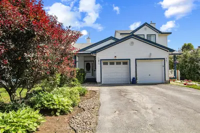 Att/Row/Townhouse in North Grenville