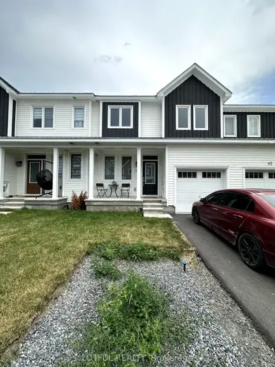 Att/Row/Townhouse in Stittsville - Munster - Richmond