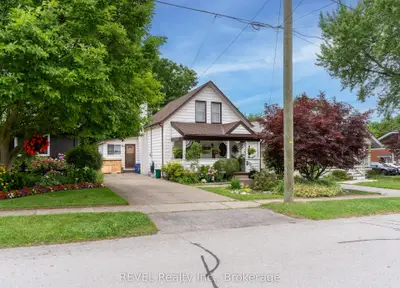 Detached in Niagara Falls