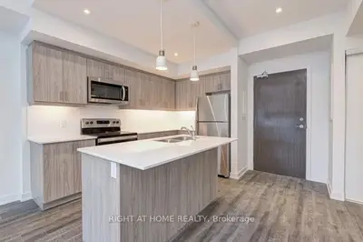 Condo Apartment in Hamilton
