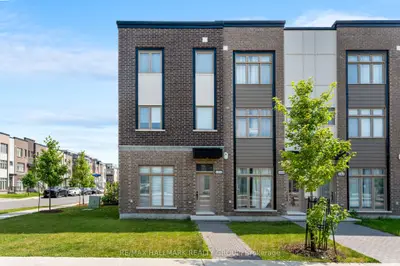 Att/Row/Townhouse in Manor Park - Cardinal Glen and Area
