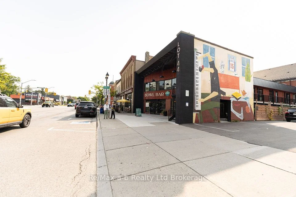 145 ONTARIO Street 102, Stratford, ON N5A 3H1