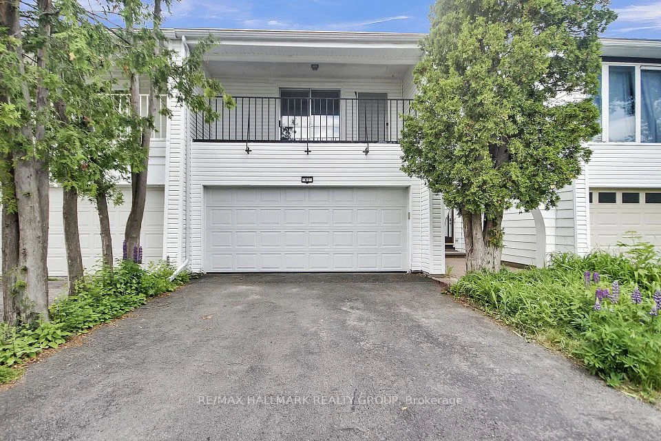 41 Grady Crescent, South of Baseline to Knoxdale, ON K2H 5S2