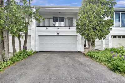 Att/Row/Townhouse in South of Baseline to Knoxdale