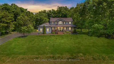 Detached in Front of Leeds & Seeleys Bay