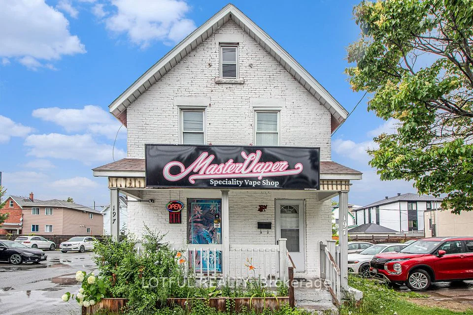 197 Mcarthur Avenue, Vanier and Kingsview Park, ON K1L 6P6