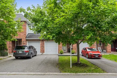 Att/Row/Townhouse in Stittsville - Munster - Richmond