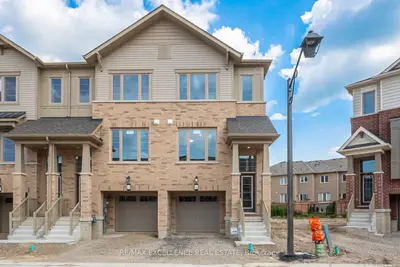 Att/Row/Townhouse in Brantford