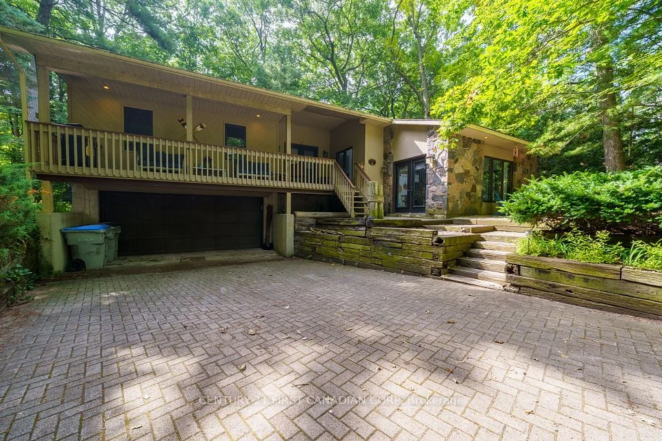 10285 Pines Parkway, Lambton Shores, ON N0M 1T0