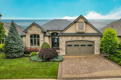 Vacant Land Condo in Grimsby