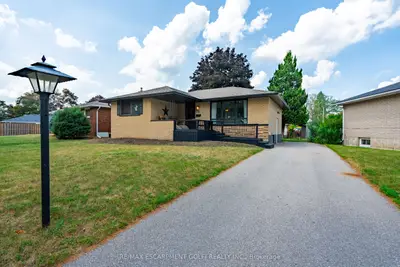Detached in Brantford