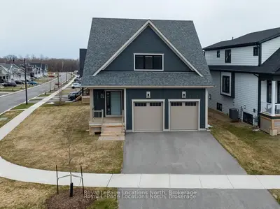 Detached in Blue Mountains