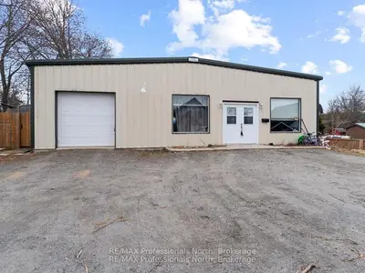 Duplex in Gravenhurst