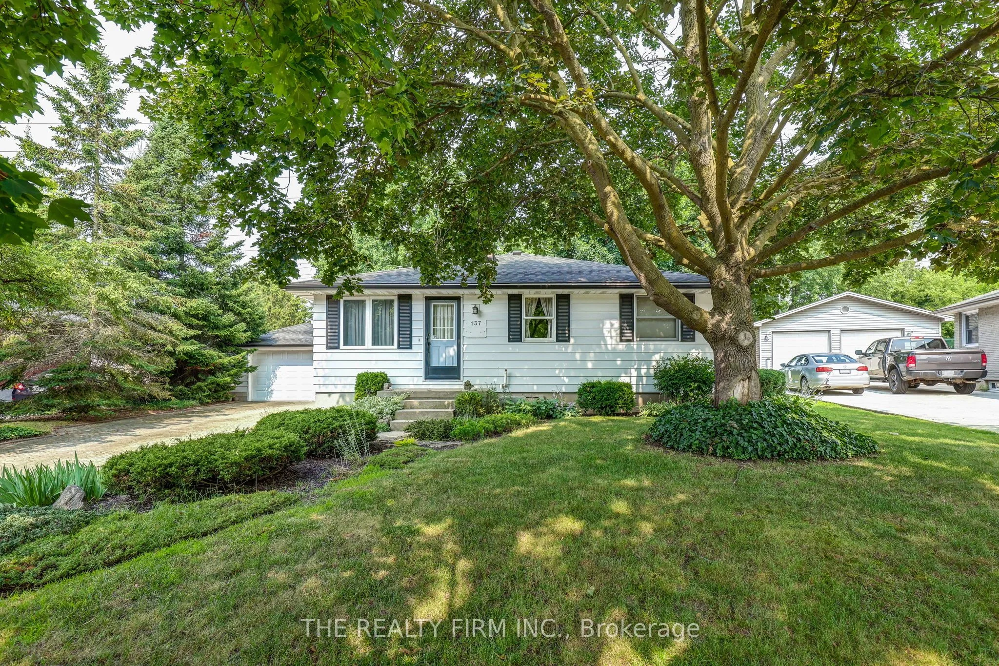 137 Fairmont Avenue, London East, ON N5W 1M1