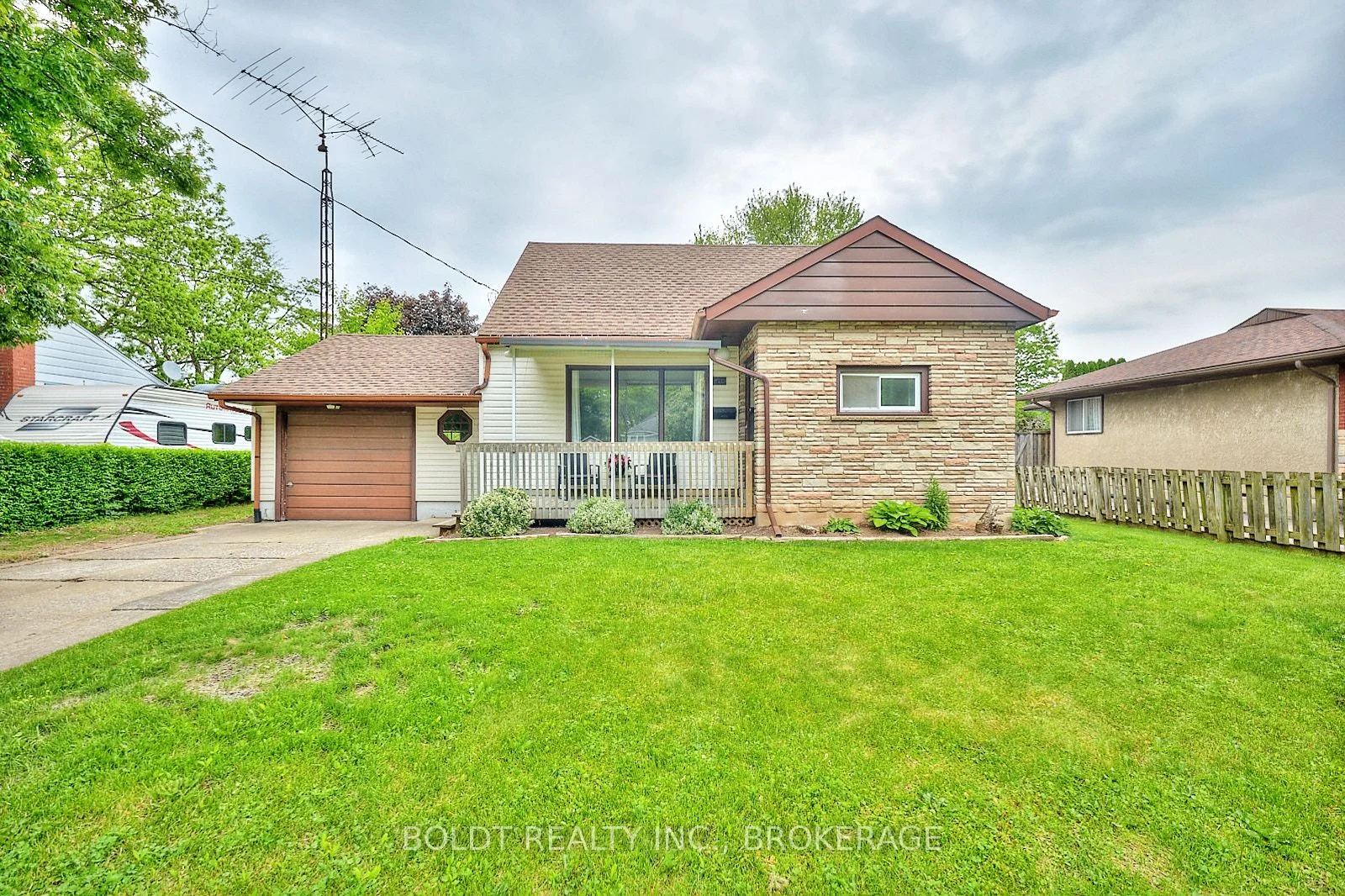 130 Gadsby Avenue, Welland, ON L3C 1A9