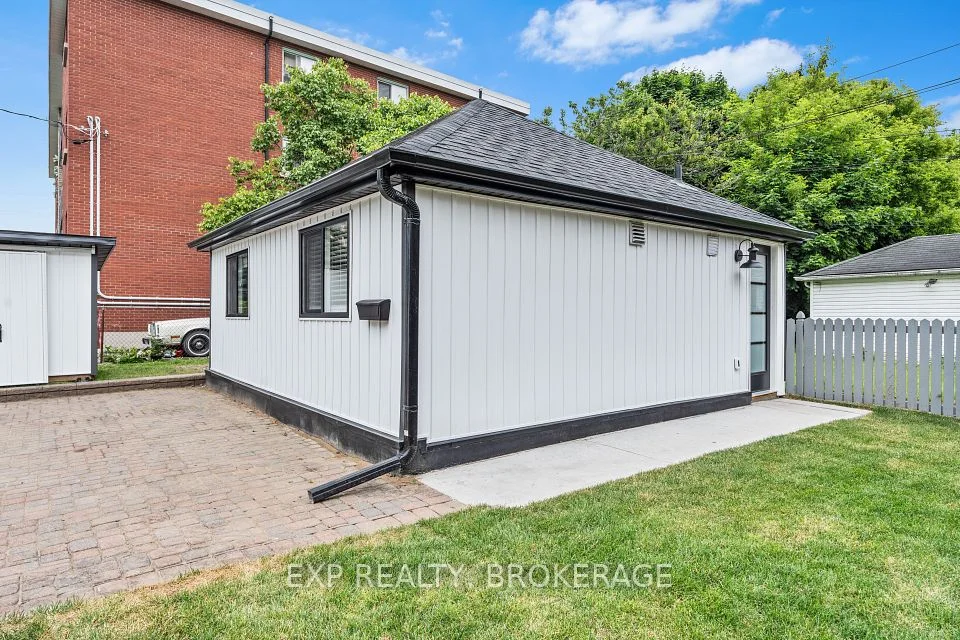 493 COLLEGE Street 4, Kingston, ON K7L 4M8