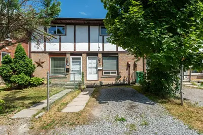 Att/Row/Townhouse in Peterborough