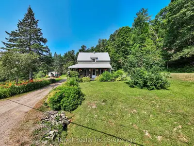 Detached in Bracebridge