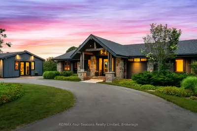Detached in Blue Mountains