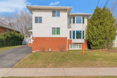 Triplex in Vanier and Kingsview Park