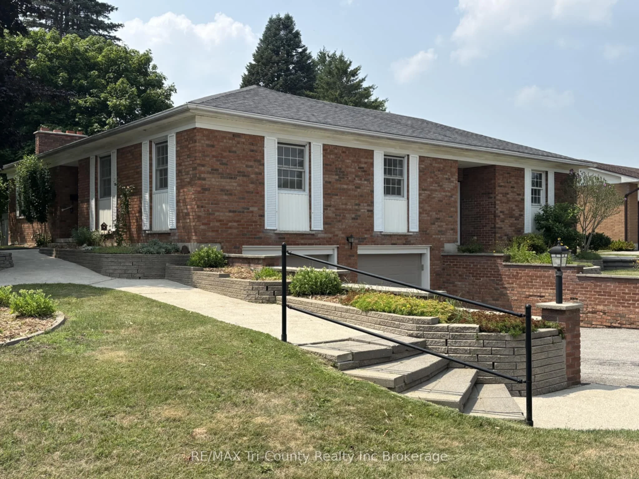 7 Glenridge Road, Tillsonburg, ON N4G 4J6