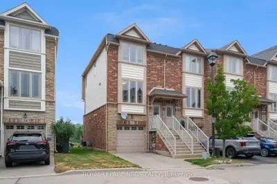 Att/Row/Townhouse in Grimsby