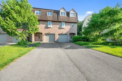 Condo Townhouse in Kanata