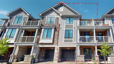 Condo Townhouse in Hamilton