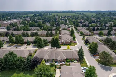 Condo Townhouse in Hamilton