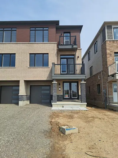 Att/Row/Townhouse in Haldimand