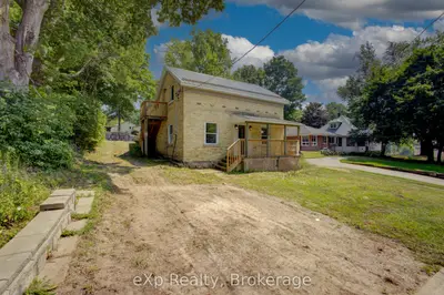 Detached in North Huron