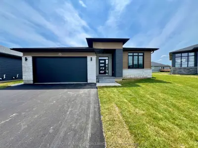 Detached in Belleville