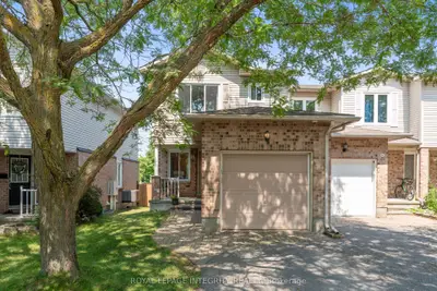 Att/Row/Townhouse in Kanata