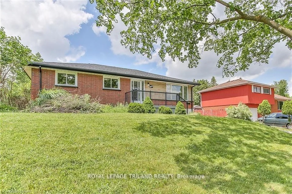 1032 EAGLE Drive, London South, ON N5Z 3H5