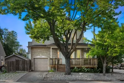 Att/Row/Townhouse in Carlington - Central Park