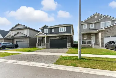 Detached in Niagara Falls