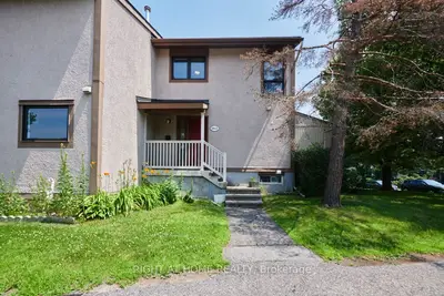 Condo Townhouse in Cyrville - Carson Grove - Pineview