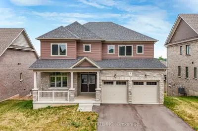 Detached in Port Colborne