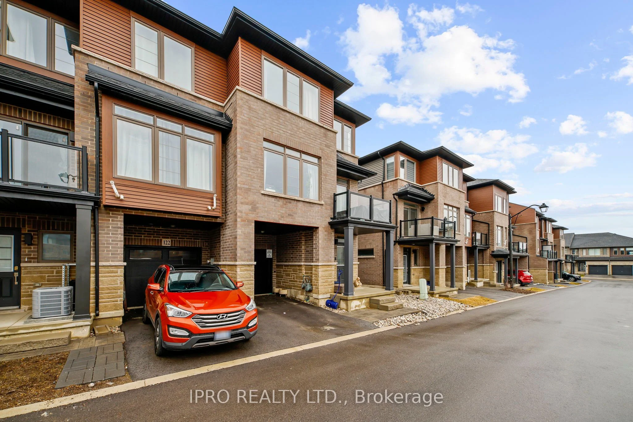 Att/Row/Townhouse in Hamilton