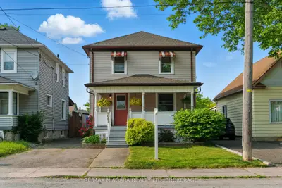 Detached in Niagara Falls
