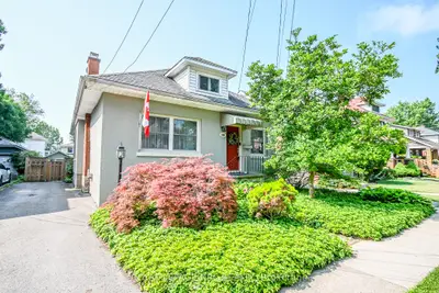 Detached in Port Colborne