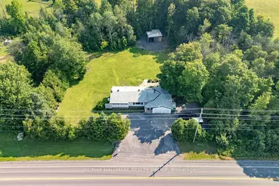Detached in McNab/Braeside