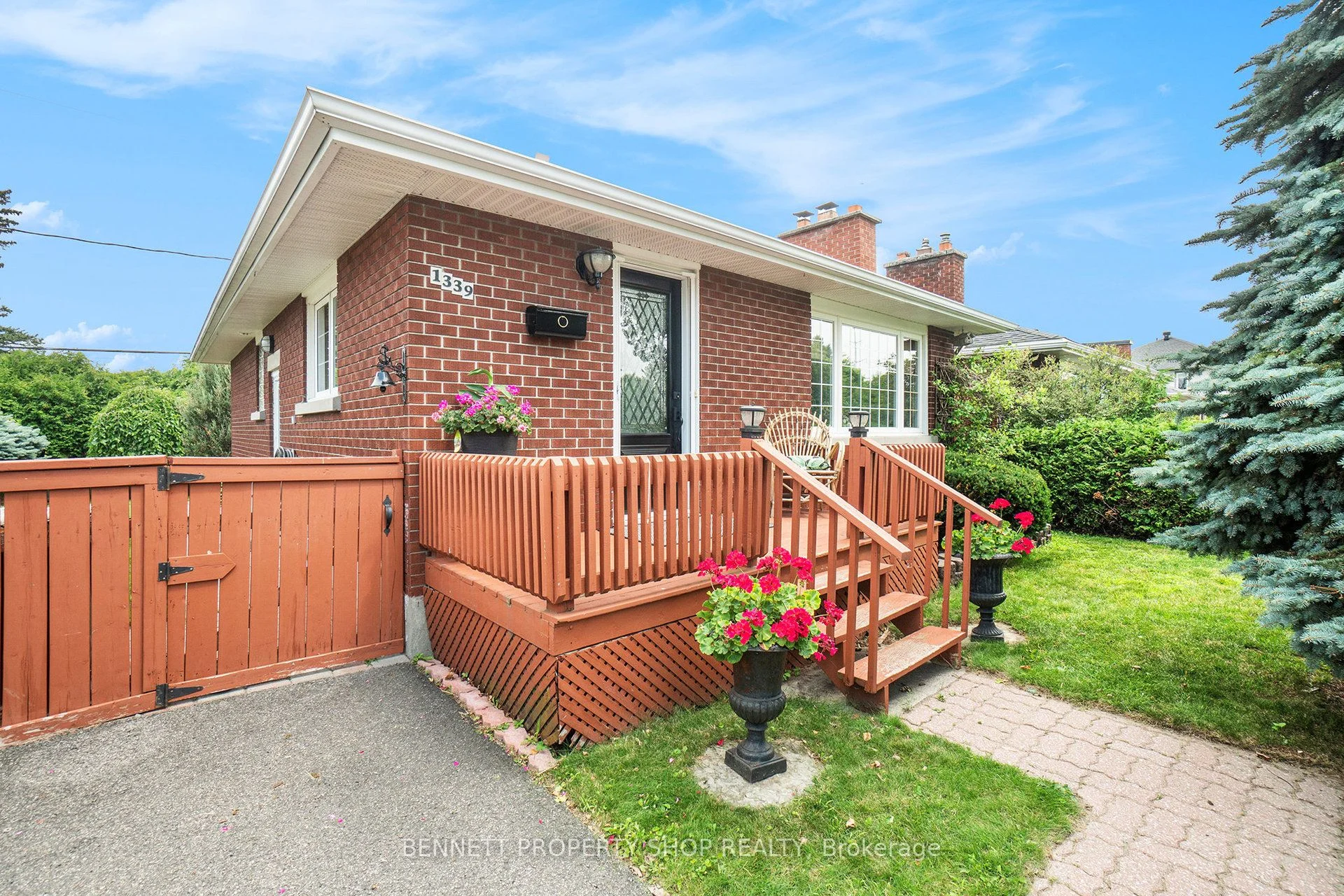 1339 O Avenue, Alta Vista and Area, ON K1G 0B1