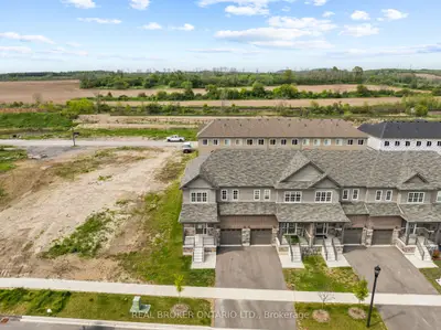 Att/Row/Townhouse in Cobourg
